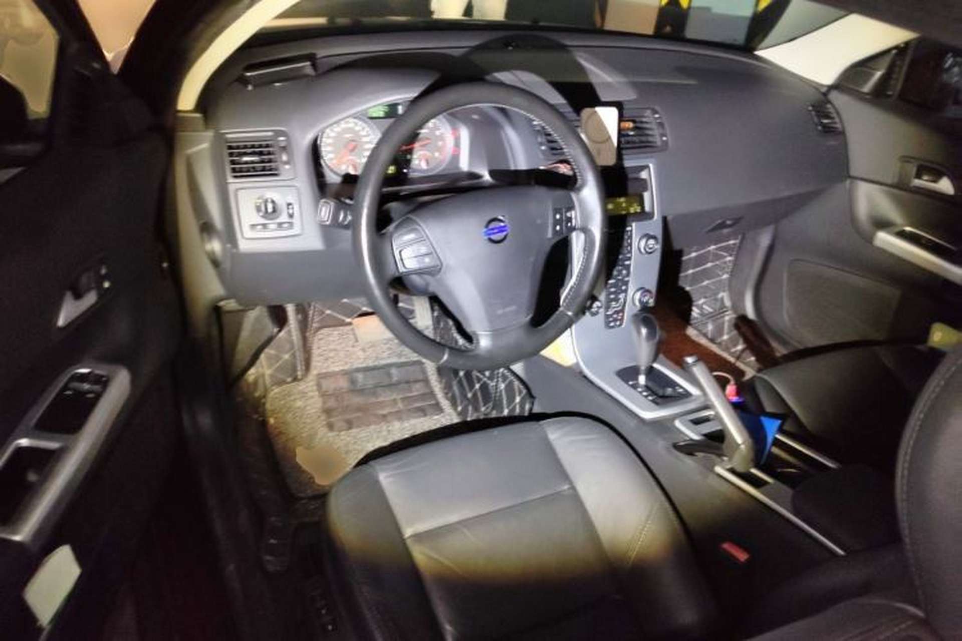 Used Volvo C30 2011 2.0 Zhiya Edition Center Console