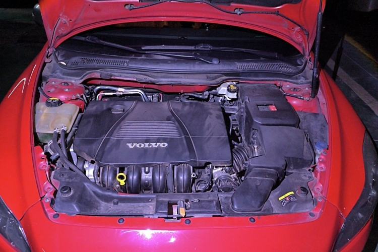 Used Volvo C30 2011 2.0 R-Design Engine Bay