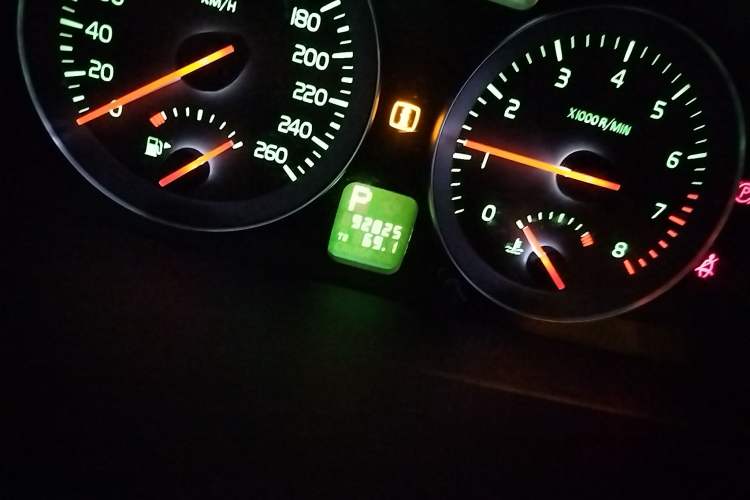 Used Volvo C30 2011 2.0 ZhiShang Edition Odometer Close Up