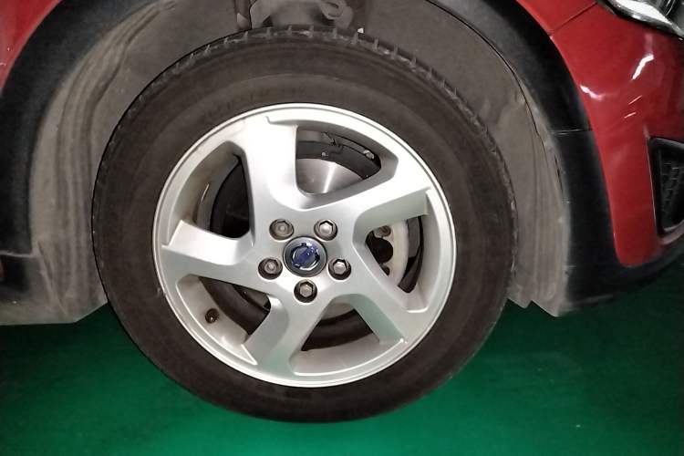 Used Volvo C30 2011 2.0 ZhiShang Edition Right Front Wheel Hub