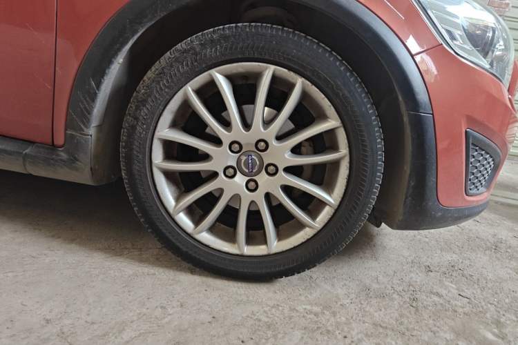 Used Volvo C30 2011 2.0 Zhiya Edition Right Front Wheel Hub