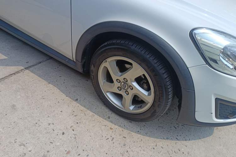 Used Volvo C30 2011 2.0 ZhiShang Edition Right Front Wheel Hub