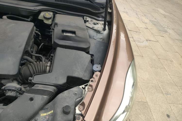 Used Volvo C30 2012 2.0L Aktiv Dynamic Package Edition Engine Bay Left