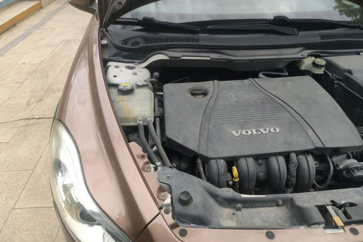 Used Volvo C30 2012 2.0L Aktiv Dynamic Package Edition Engine Bay Right