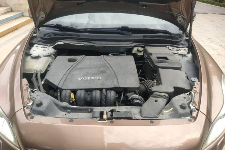Used Volvo C30 2012 2.0L Aktiv Dynamic Package Edition Engine Bay