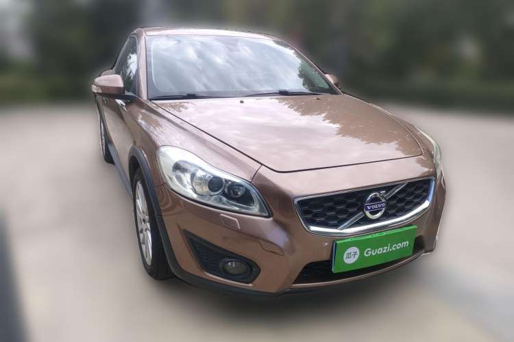 Used Volvo C30 2012 2.0L Aktiv Dynamic Package Edition Front Right 45 Deg
