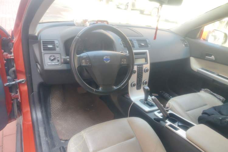 Used Volvo C30 2012 2.0L Aktiv Dynamic Package Edition Center Console