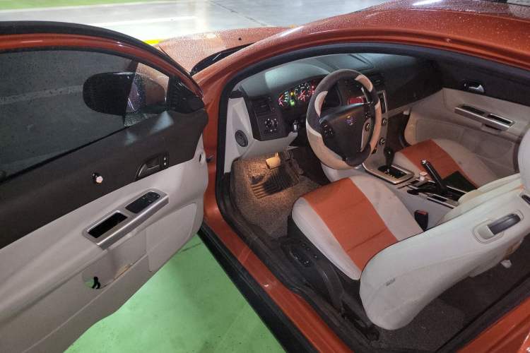 Used Volvo C30 2012 2.0L Aktiv Fun-Loving Package Edition Driver Seat