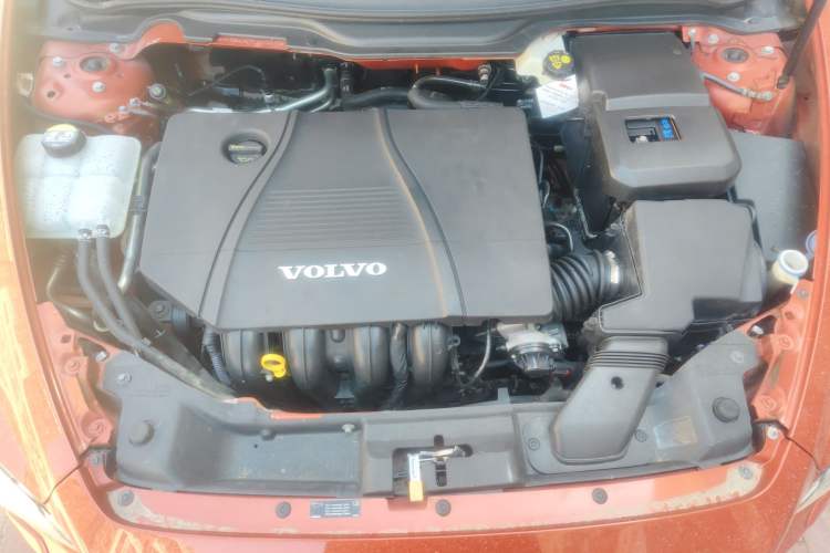 Used Volvo C30 2012 2.0L Aktiv Dynamic Package Edition Engine Bay