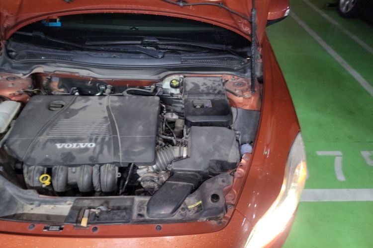 Used Volvo C30 2012 2.0L Aktiv Fun-Loving Package Edition Engine Bay Left