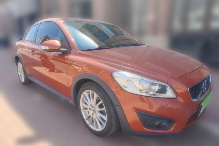 Used Volvo C30 2012 2.0L Aktiv Dynamic Package Edition Front Right 45 Deg