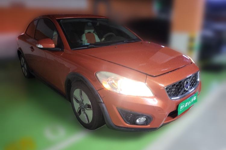 Used Volvo C30 2012 2.0L Aktiv Fun-Loving Package Edition Front Right 45 Deg