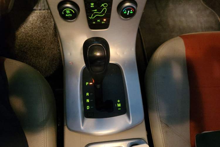 Used Volvo C30 2012 2.0L Aktiv Fun-Loving Package Edition Gear Lever