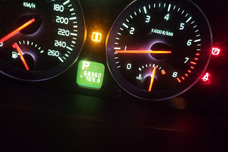 Used Volvo C30 2012 2.0L Aktiv Fun-Loving Package Edition Odometer Close Up