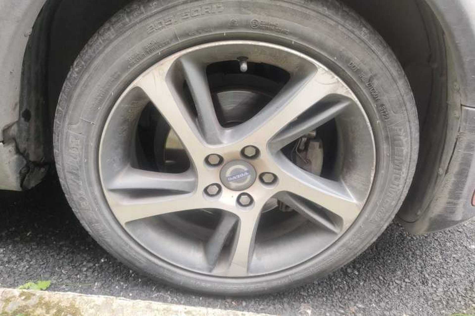 Used Volvo C30 2012 2.0L Aktiv Dynamic Package Edition Right Front Wheel Hub