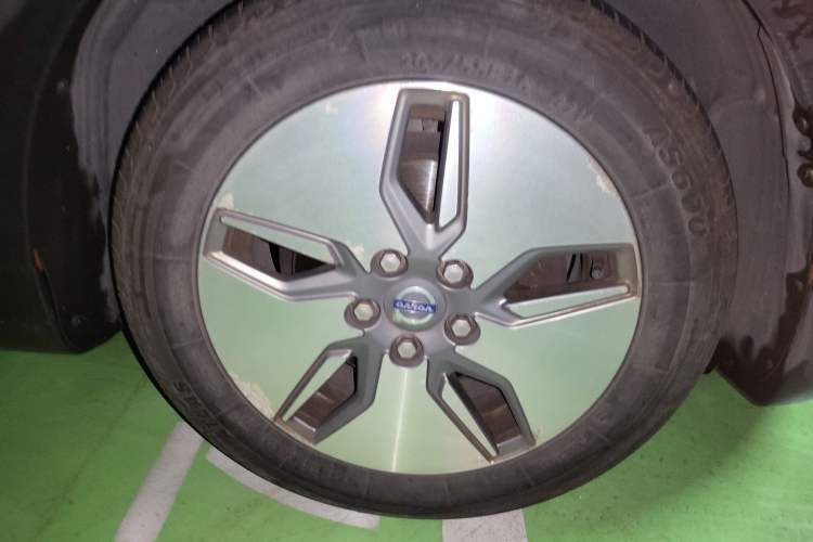 Used Volvo C30 2012 2.0L Aktiv Fun-Loving Package Edition Right Front Wheel Hub