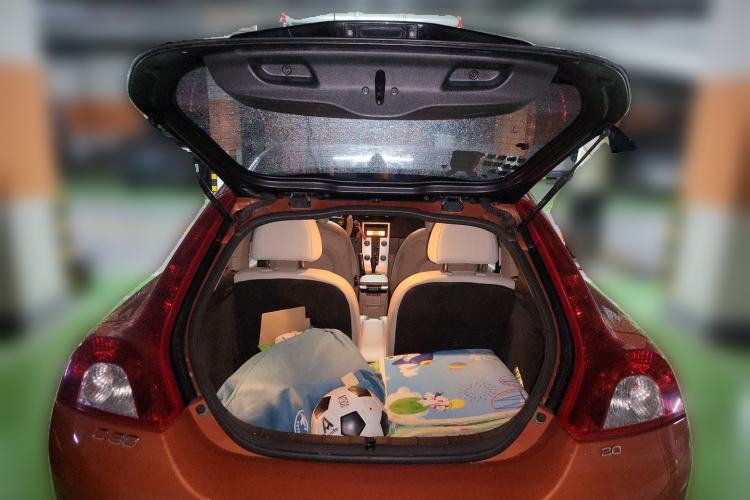 Used Volvo C30 2012 2.0L Aktiv Fun-Loving Package Edition Trunk