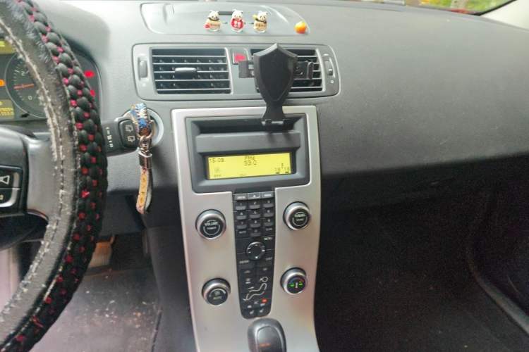 Used Volvo C30 2012 2.0L Aktiv Dynamic Package Edition Audio And AC Panel