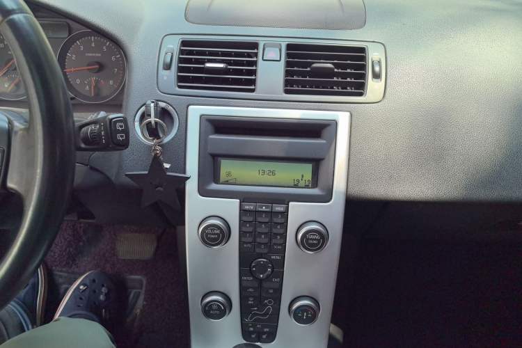 Used Volvo C30 2012 2.0L Aktiv Dynamic Package Edition Audio And AC Panel