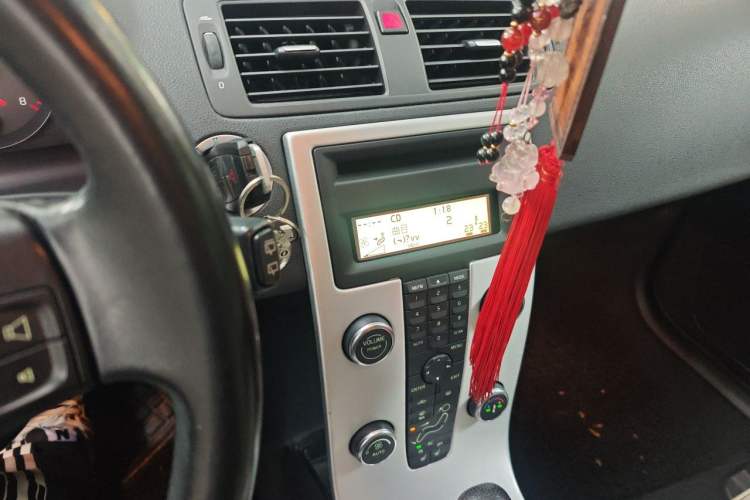 Used Volvo C30 2012 2.0L Aktiv Dynamic Package Edition Audio And AC Panel