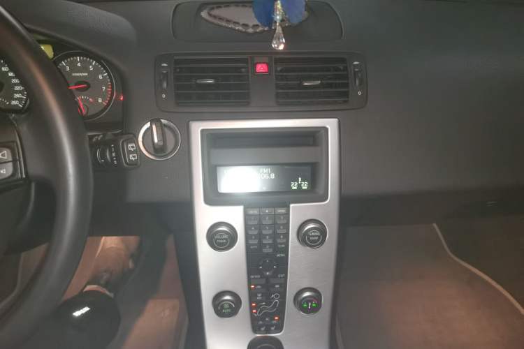 Used Volvo C30 2012 2.0L Aktiv Dynamic Package Edition Audio And AC Panel