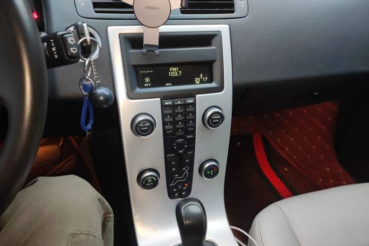 Used Volvo C30 2012 2.0L Aktiv Dynamic Package Edition Audio And AC Panel