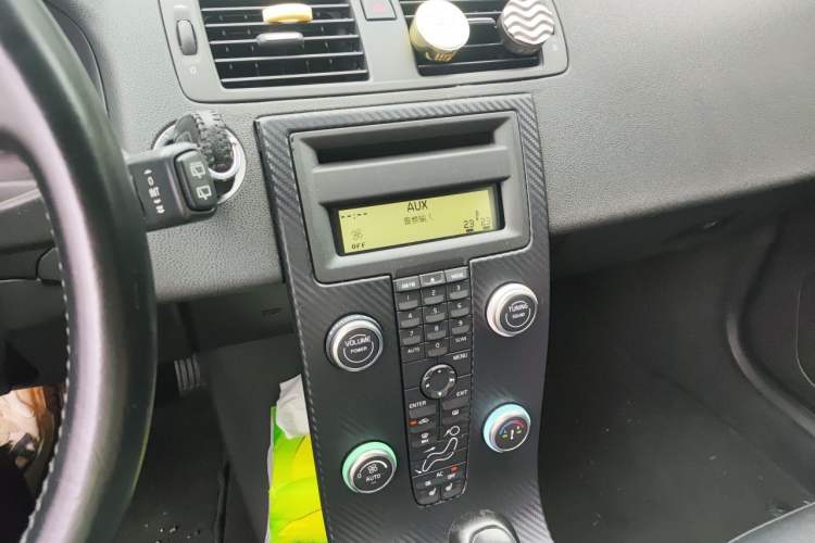 Used Volvo C30 2012 2.0L Aktiv Dynamic Package Edition Audio And AC Panel