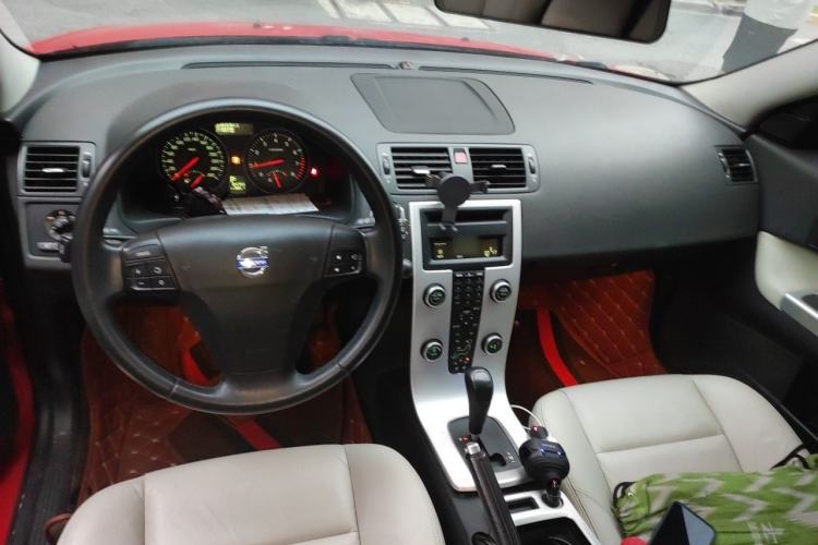 Used Volvo C30 2012 2.0L Aktiv Dynamic Package Edition Center Console