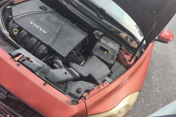 Used Volvo C30 2012 2.0L Aktiv Dynamic Package Edition Engine Bay Left