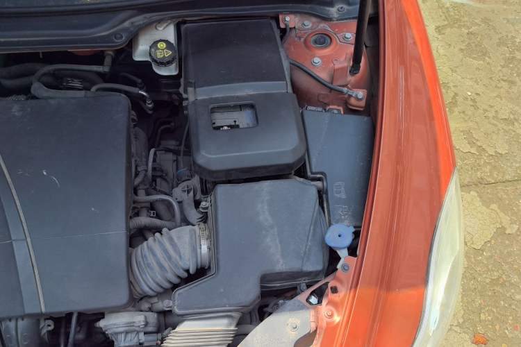 Used Volvo C30 2012 2.0L Aktiv Dynamic Package Edition Engine Bay Left