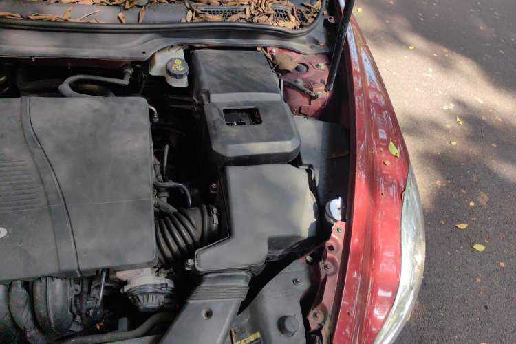 Used Volvo C30 2012 2.0L Aktiv Dynamic Package Edition Engine Bay Left