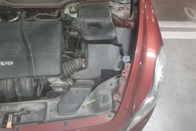 Used Volvo C30 2012 2.0L Aktiv Dynamic Package Edition Engine Bay Left