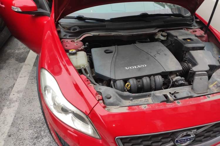 Used Volvo C30 2012 2.0L Aktiv Dynamic Package Edition Engine Bay Right