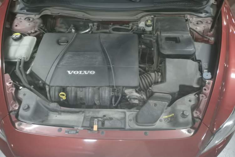 Used Volvo C30 2012 2.0L Aktiv Dynamic Package Edition Engine Bay