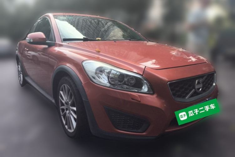 Used Volvo C30 2012 2.0L Aktiv Dynamic Package Edition Front Right 45 Deg
