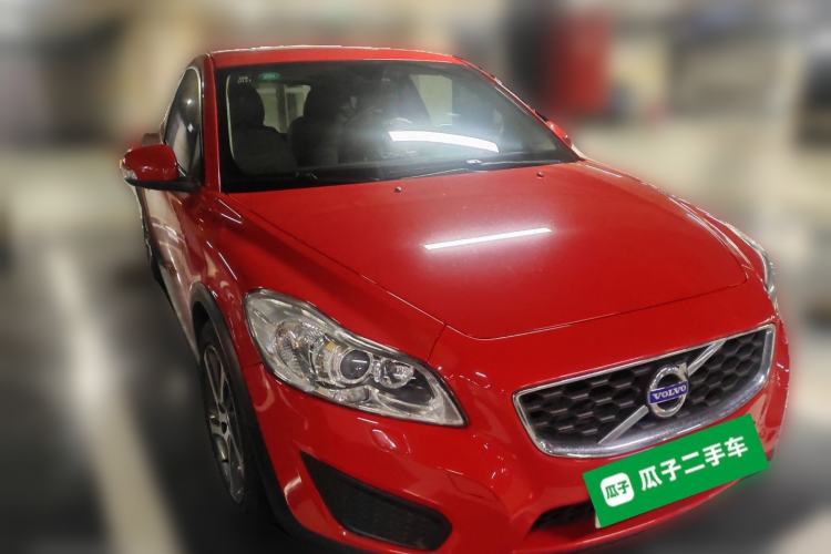 Used Volvo C30 2012 2.0L Aktiv Dynamic Package Edition Front Right 45 Deg