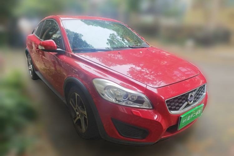 Used Volvo C30 2012 2.0L Aktiv Dynamic Package Edition Front Right 45 Deg