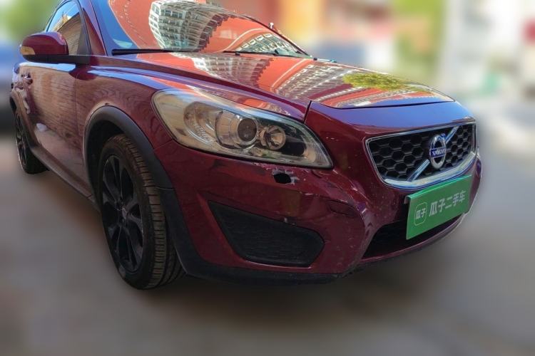 Used Volvo C30 2012 2.0L Aktiv Dynamic Package Edition Front Right 45 Deg