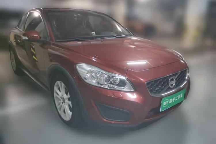 Used Volvo C30 2012 2.0L Aktiv Dynamic Package Edition Front Right 45 Deg