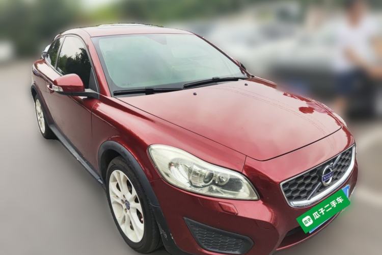 Used Volvo C30 2012 2.0L Aktiv Dynamic Package Edition Front Right 45 Deg