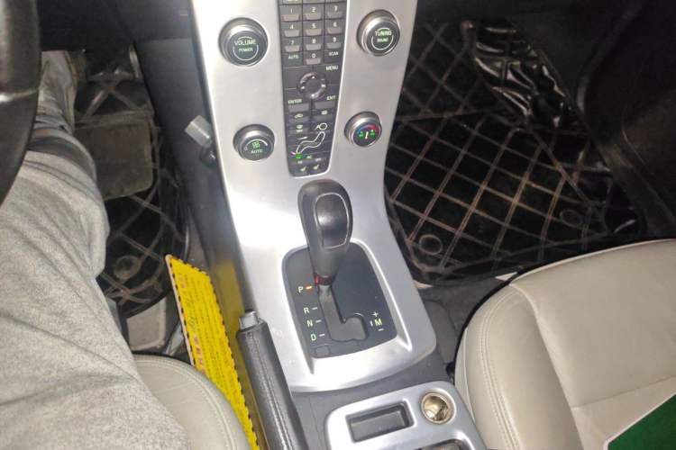Used Volvo C30 2012 2.0L Aktiv Dynamic Package Edition Gear Lever