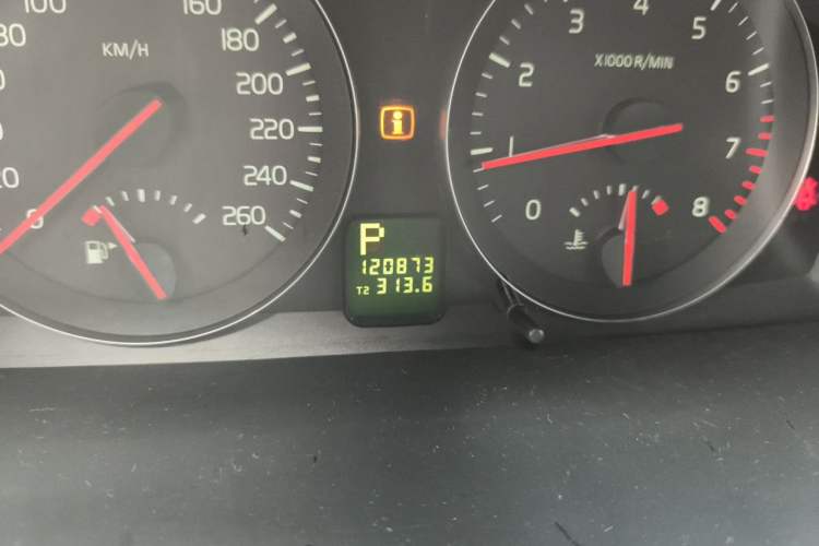 Used Volvo C30 2012 2.0L Aktiv Dynamic Package Edition Odometer Close Up