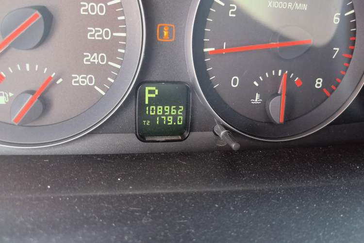 Used Volvo C30 2012 2.0L Aktiv Dynamic Package Edition Odometer Close Up