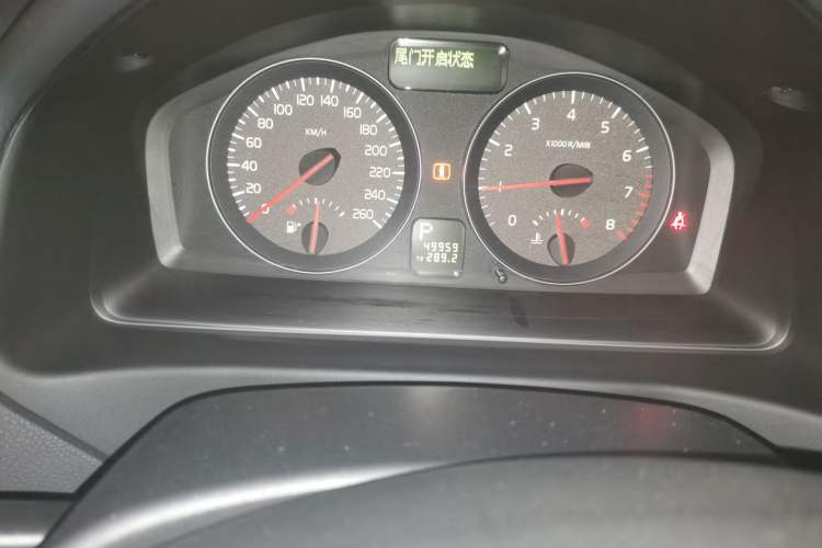 Used Volvo C30 2012 2.0L Aktiv Dynamic Package Edition Odometer Close Up