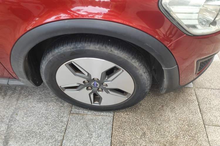 Used Volvo C30 2012 2.0L Aktiv Right Front Wheel Hub