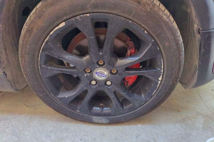 Used Volvo C30 2012 2.0L Aktiv Dynamic Package Edition Right Front Wheel Hub