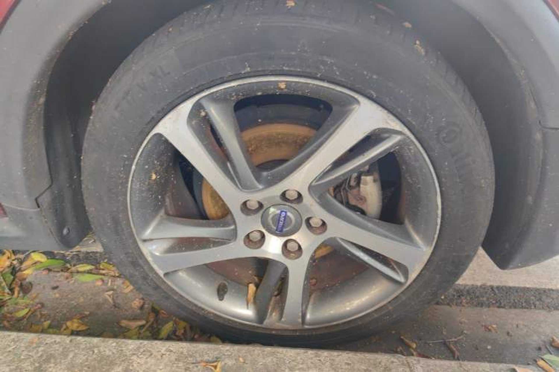 Used Volvo C30 2012 2.0L Aktiv Dynamic Package Edition Right Front Wheel Hub