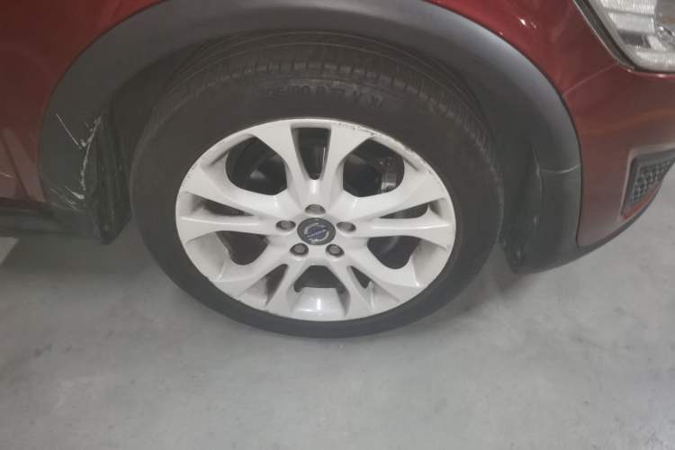 Used Volvo C30 2012 2.0L Aktiv Dynamic Package Edition Right Front Wheel Hub