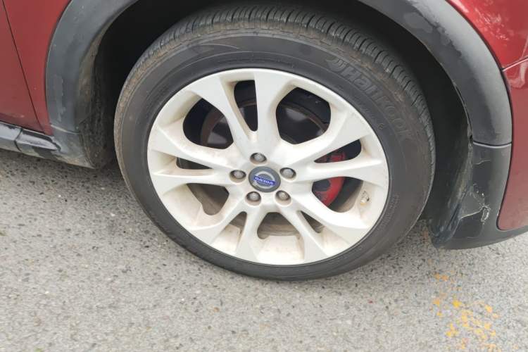 Used Volvo C30 2012 2.0L Aktiv Dynamic Package Edition Right Front Wheel Hub