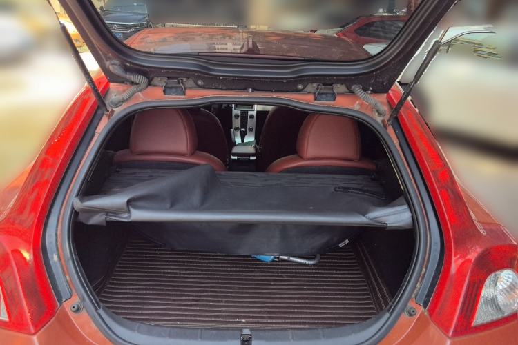 Used Volvo C30 2012 2.0L Aktiv Dynamic Package Edition Trunk